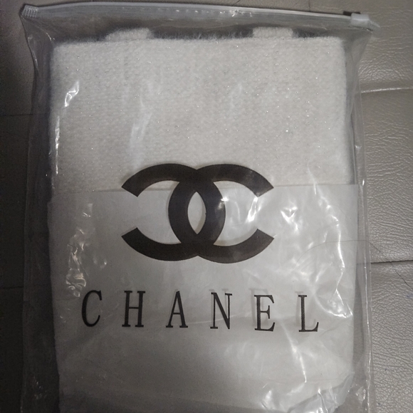 Source Unknown Handbags - GWP CHANEL Small Tote. Off White Tote Bag NWT